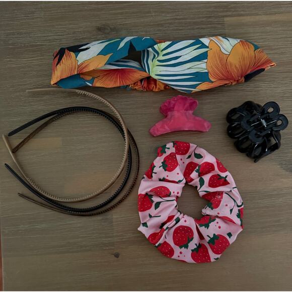 🌺 Hair Accessories - Picture 1 of 6